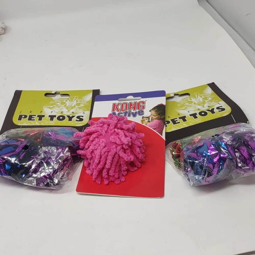 New Cat Toys Jeffers Mylar Crackle Balls & Kong Active Ball